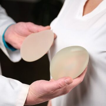 Göğüs silikonu yaptıran kadınları tek tek tespit edecekler