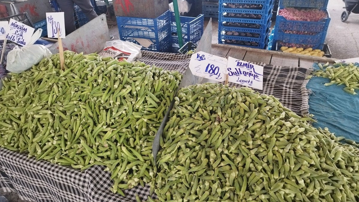 Halk pazara artıkları toplamaya gidiyor