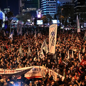 İsrail müdahalesi sonrası halk sokağa çıktı