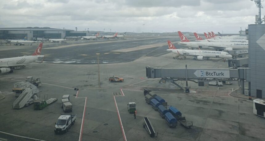 İstanbul’da fırtına uçaklara havada tur attırdı