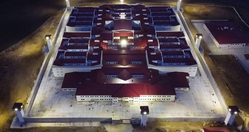 kuyu-tipi-cezaevinde-aylardir-iddianame-bekliyorlar-4F8x6auf.jpg Kuyu tipi cezaevinde, aylardır iddianame bekliyorlar