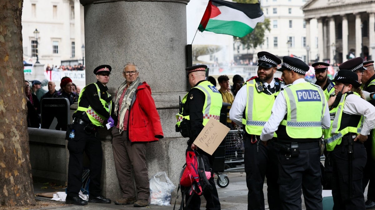 Londra'daki 'Filistin Hareketi' protestosuna polis müdahale etti