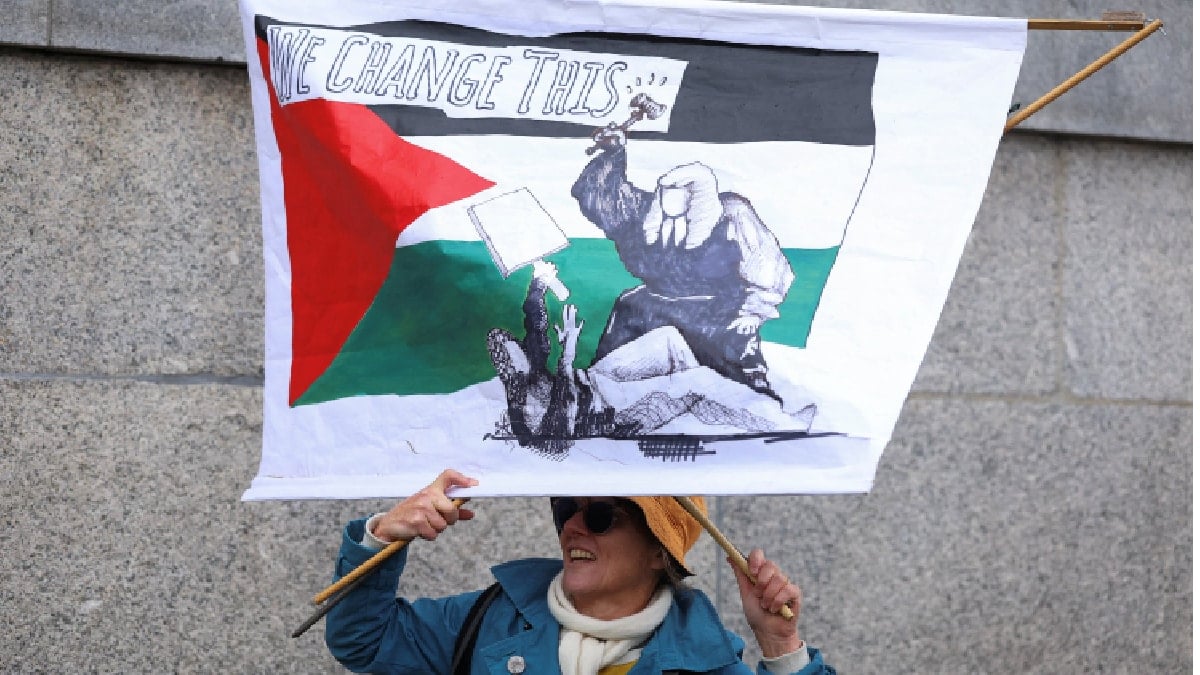 Londra'daki 'Filistin Hareketi' protestosuna polis müdahale etti