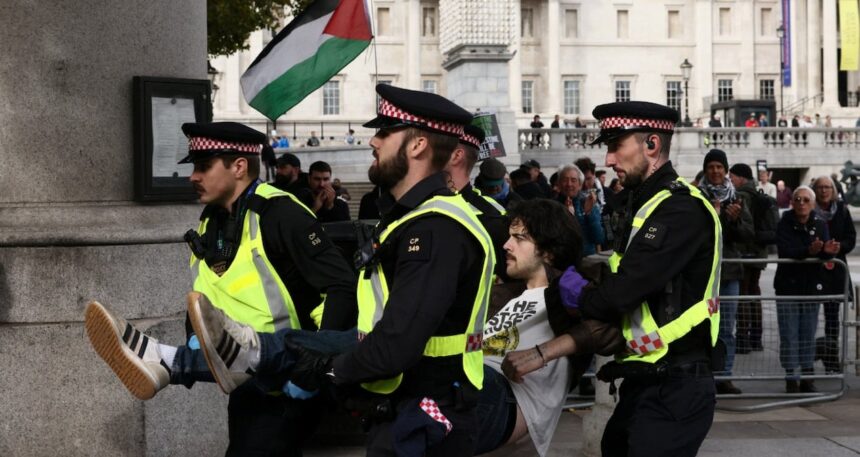 Londra’daki ‘Filistin Hareketi’ protestosuna polis müdahale etti