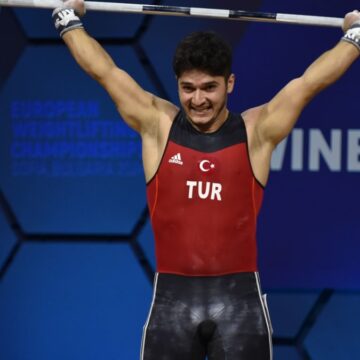 muhammed-furkan-ozbek-rekorla-dunya-sampiyonu-3TOUppmm.jpg Muhammed Furkan Özbek rekorla dünya şampiyonu