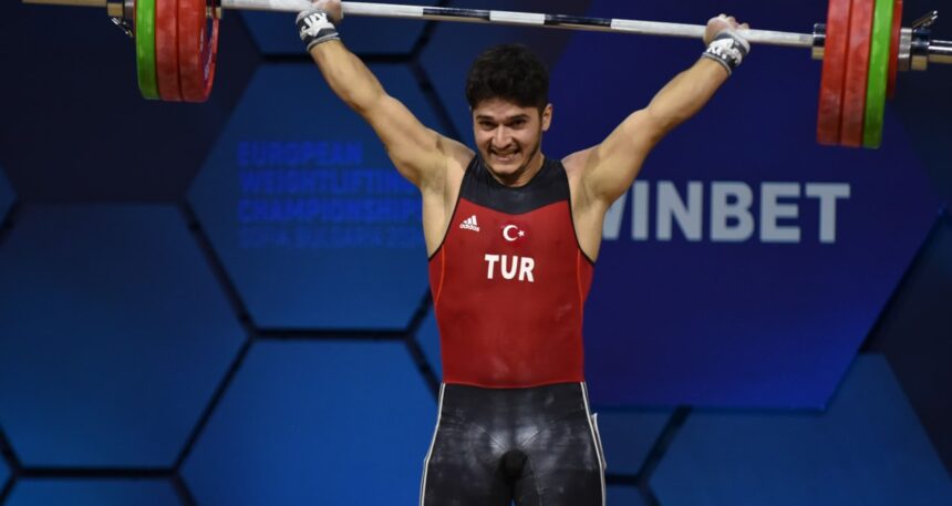 Muhammed Furkan Özbek rekorla dünya şampiyonu