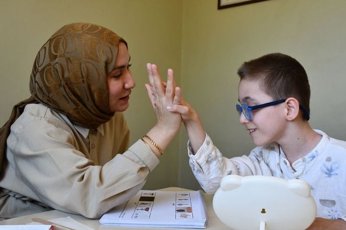 Öğretmenliği bıraktı, kendisini Serebral Palsili oğluna adadı