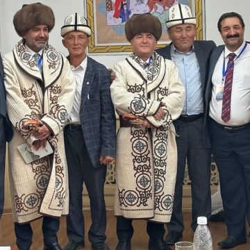 Okul açılışına gitmediler, şiir festivali için Kırgızistan’a uçtular