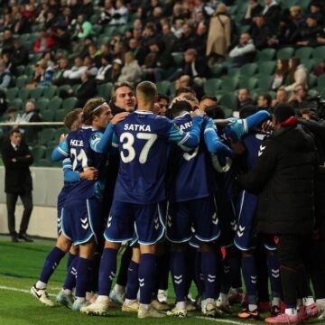 samsunspor-deplasmanda-kazandi-27-yil-sonra-zafer-8UV8PU9A.jpg Samsunspor deplasmanda kazandı! 27 yıl sonra zafer