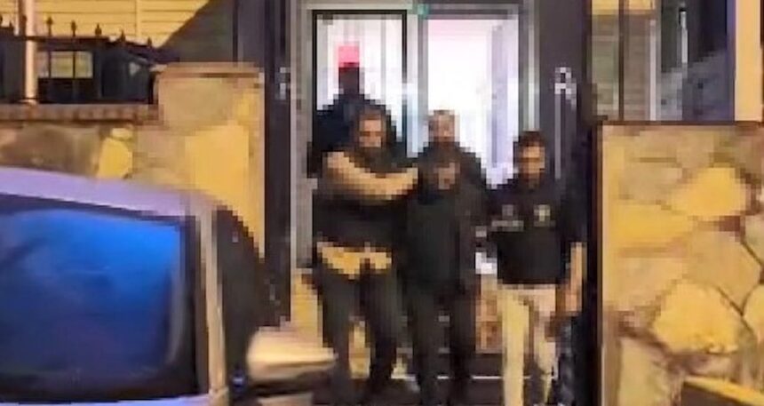 Sarıyer’de denetimde yakalandı: 27 yıl hapis cezası bulunan firari tutuklandı