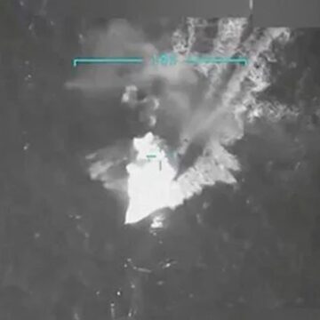 sicak-temas-abd-venezuela-aciklarinda-bir-gemiyi-vurdu-4-kisi-oldu-DtMP9OHD.jpg Sıcak temas! ABD, Venezuela açıklarında bir gemiyi vurdu, 4 kişi öldü