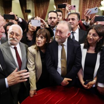 sokaktaki-dem-secmeninden-vekillere-soguk-dus-2X2WxZgQ.jpg Sokaktaki DEM seçmeninden vekillere soğuk duş