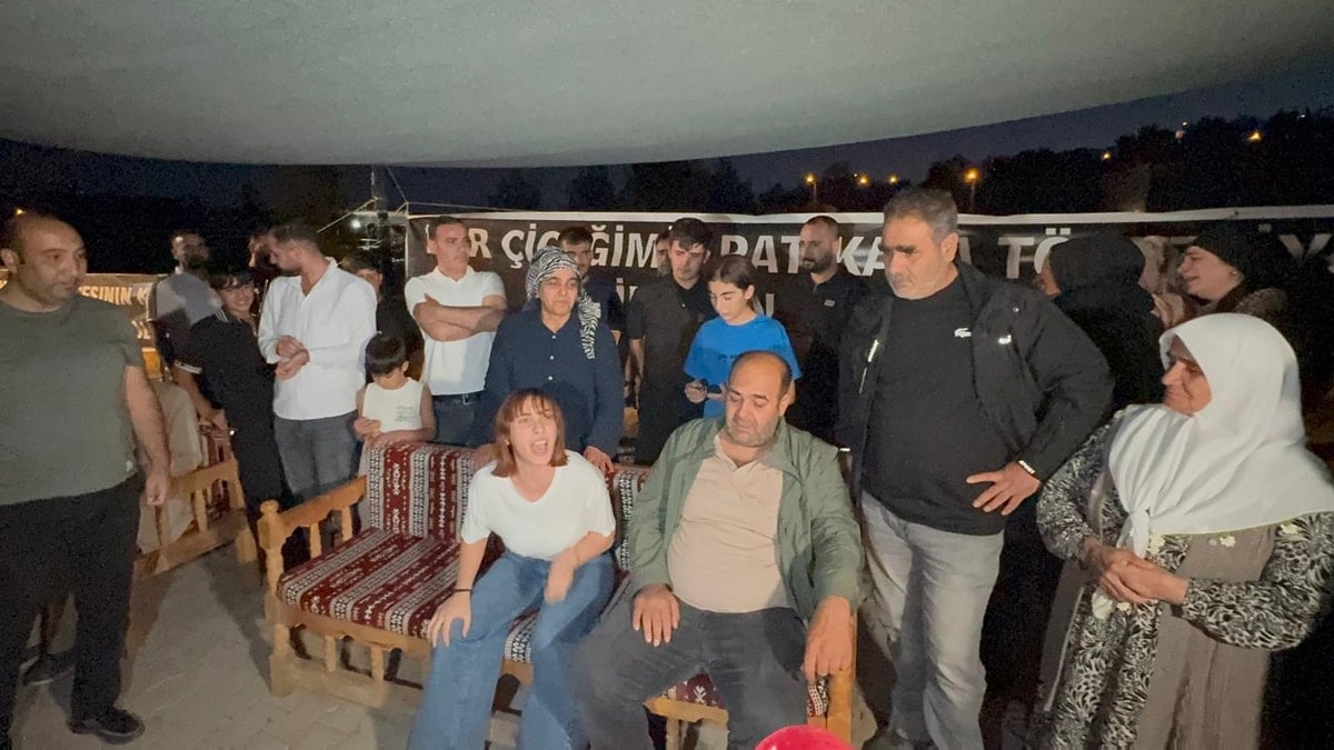 Tahliye oldular, Narin Güran'ın mezarına gidip ağlayarak dua ettiler