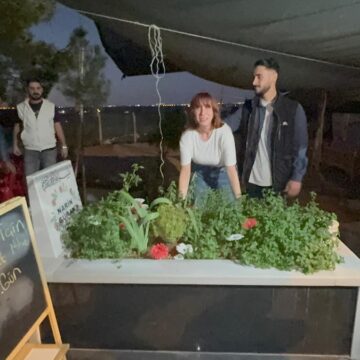 tahliye-oldular-narin-guranin-mezarina-gidip-aglayarak-dua-ettiler-6uulNsd5.jpg Tahliye oldular, Narin Güran’ın mezarına gidip ağlayarak dua ettiler