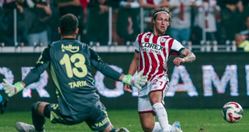 Tarık Çetin Fenerbahçe formasını ilk kez giydi