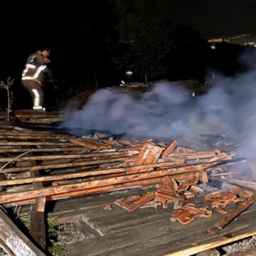 tarladaki-baraka-kule-dondu-y9CBpGJD.jpg Tarladaki baraka küle döndü