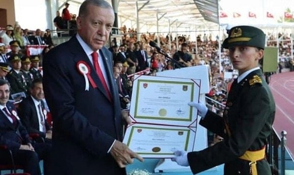 Teğmen Ebru Eroğlu'na bu nefret niye? İktidar medyasından çirkin sözler