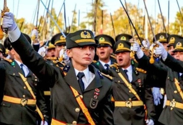Teğmen Ebru Eroğlu'na bu nefret niye? İktidar medyasından çirkin sözler