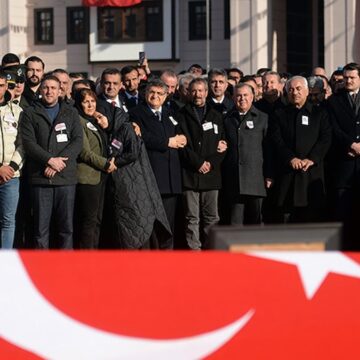 trabzonda-yamactan-duserek-olen-polis-memuru-son-yolculuguna-ugurlandi-M9WDwTaw.jpg Trabzon’da yamaçtan düşerek ölen polis memuru son yolculuğuna uğurlandı