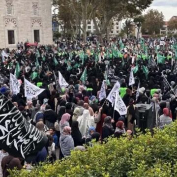 Üç şehirde ‘gerici’ gövde gösterisi