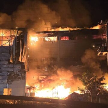 yanginda-fabrikasi-kule-donen-kozmetik-devi-iflasin-esiginde-CcVV1PME.jpg Yangında fabrikası küle dönen kozmetik devi iflasın eşiğinde