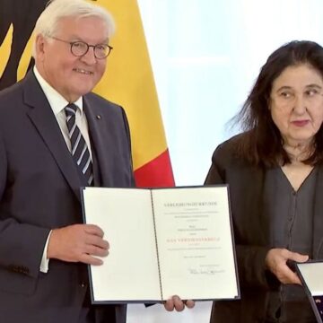 yazar-emine-sevgi-ozdamara-en-yuksek-devlet-nisani-verildi-4VJRUPWI.jpg Yazar Emine Sevgi Özdamar’a en yüksek devlet nişanı verildi