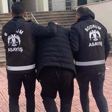 24-yil-hapis-cezasi-bulunan-firari-bodrumda-yakalandi-Hr7TpHUO.jpg 24 yıl hapis cezası bulunan firari Bodrum’da yakalandı