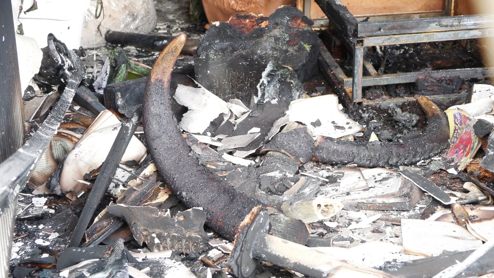 Ankara’da şüpheli yangın! Evini ateşe verdiği öne sürülen kadın gözaltına alındı 2 Ankara’da şüpheli yangın! Evini ateşe verdiği öne sürülen kadın gözaltına alındı