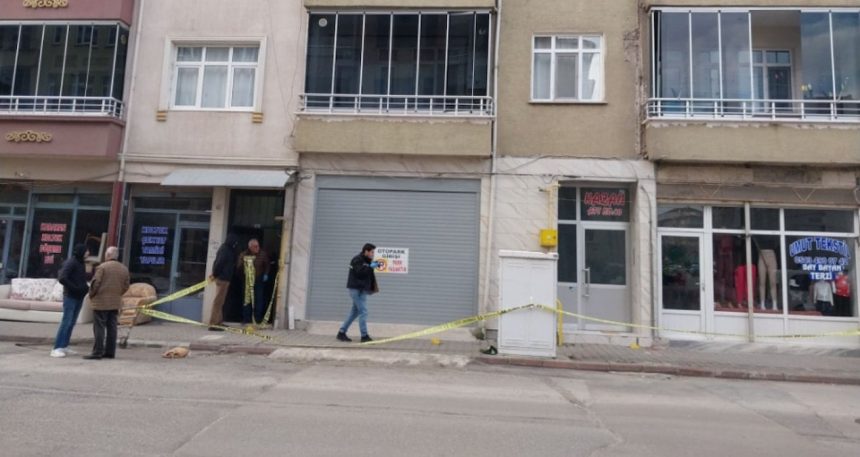 apartman-girisinde-olu-bulunmustu-korkunc-gercek-ortaya-cikti-YRIkqmWX.jpg Apartman girişinde ölü bulunmuştu: Korkunç gerçek ortaya çıktı