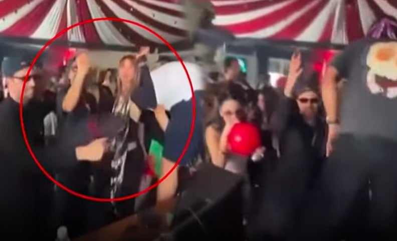 Bu partidekilerin hepsi firari!