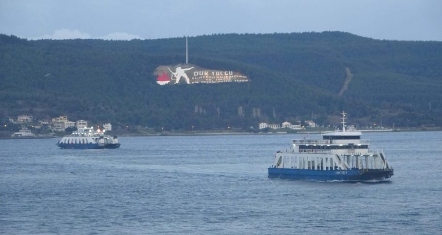 canakkalede-feribot-seferlerine-firtina-engeli-tum-seferler-iptal-edildi-LuqsV3ez.jpg Çanakkale’de feribot seferlerine fırtına engeli: Tüm seferler iptal edildi