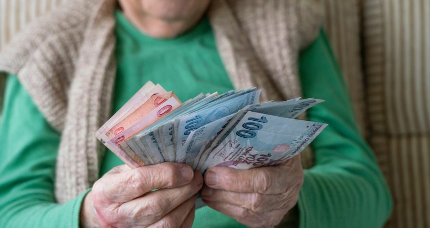 CHP’li Emir TBMM nöbetinden seslendi: Harçlık bile olmayacak zammı getireceklerse hiç getirmesinler