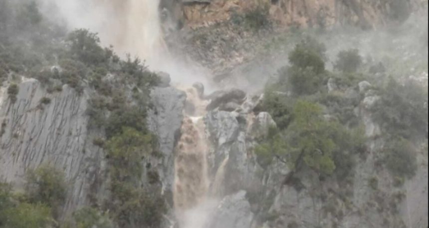 Dalaman’da yeni bir doğa olayı yaşandı: Sağanak sonrası yaklaşık 100 metrelik doğal şelale oluştu
