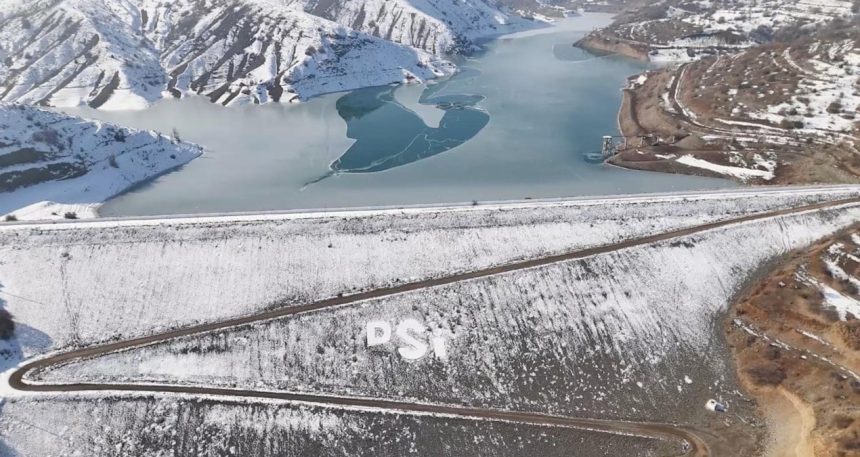 Erzincan’da Göyne Baraj Gölü buz tuttu