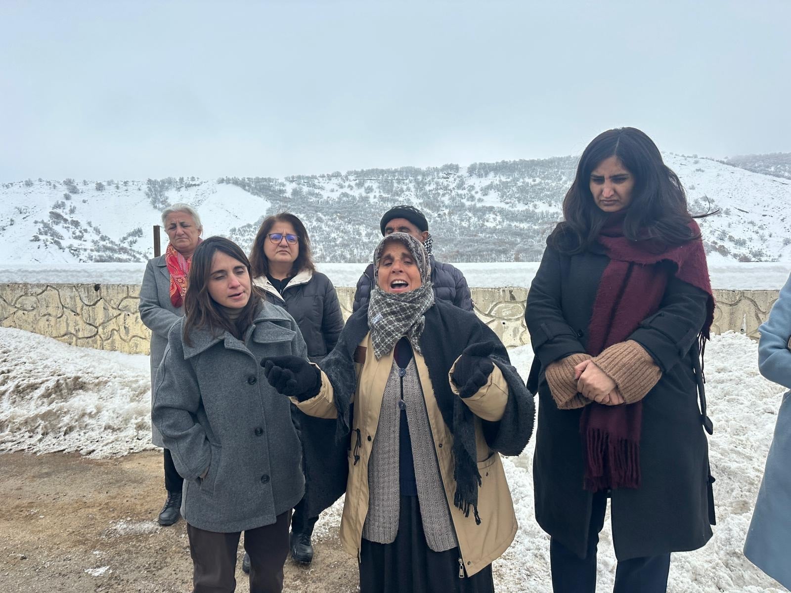 Gülistan Doku'nun annesi, köprüden atlamak istedi! Feryadı yürekleri dağladı 1 Gülistan Doku'nun annesi, köprüden atlamak istedi! Feryadı yürekleri dağladı