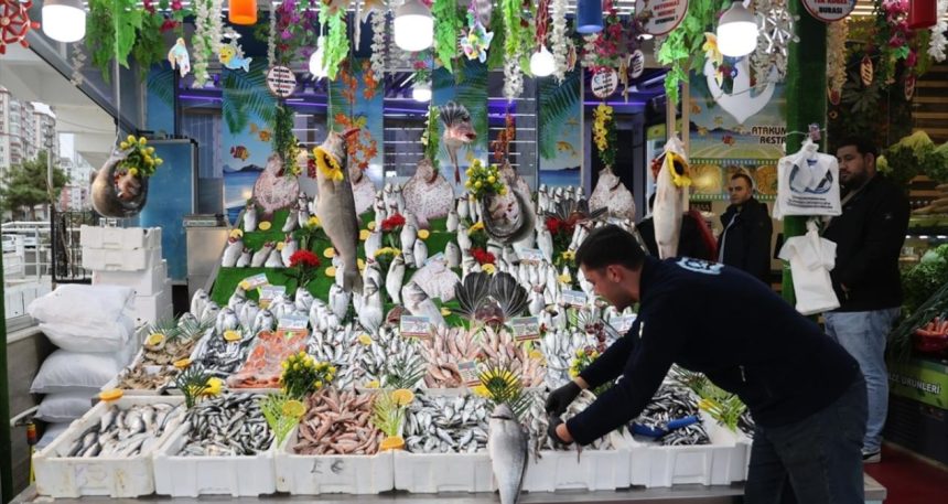 hamsi-200-mezgit-300-tl-balik-tezgahlarinda-etiketler-degisti-u8N3Uwrw.jpg Hamsi 200, mezgit 300 TL: Balık tezgahlarında etiketler değişti