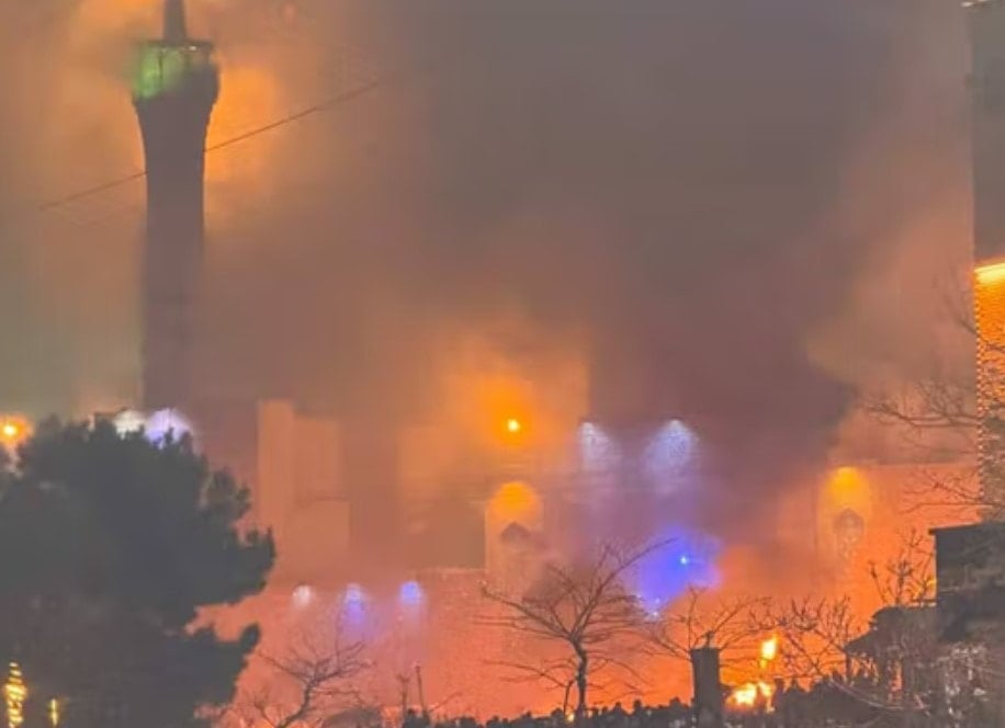 İran'da sokağa çıkmanın cezası idam: Allah'a savaş açma suçuyla yargılanacaklar 1 İran'da sokağa çıkmanın cezası idam: Allah'a savaş açma suçuyla yargılanacaklar