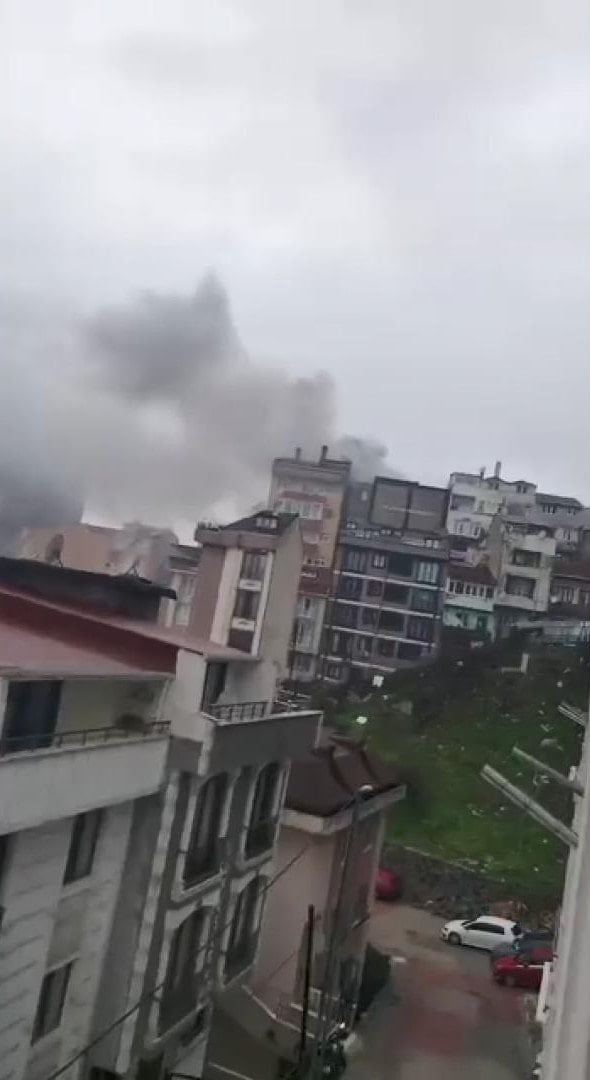 İstanbul'da yangın! Dumanlar gökyüzünü kapladı, müdahale sürüyor
