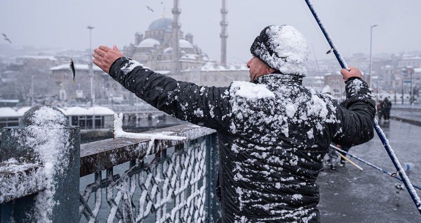 istanbulun-kar-cilesi-basliyor-evden-calisin-uyarisi-bile-yapildi-mtY71nTu.jpg İstanbul’un kar çilesi başlıyor! ‘Evden çalışın’ uyarısı bile yapıldı!