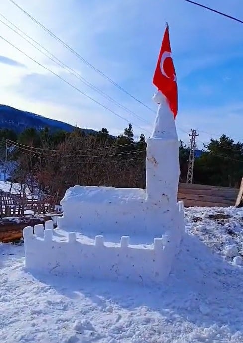 Kardan Kız Kulesi önünde çay keyfi 2 Kardan Kız Kulesi önünde çay keyfi