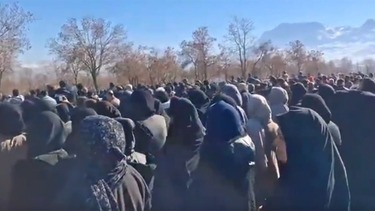 Komşuda sokaklar alev alev! Ölü sayısı hızla artıyor 1 Komşuda sokaklar alev alev! Ölü sayısı hızla artıyor