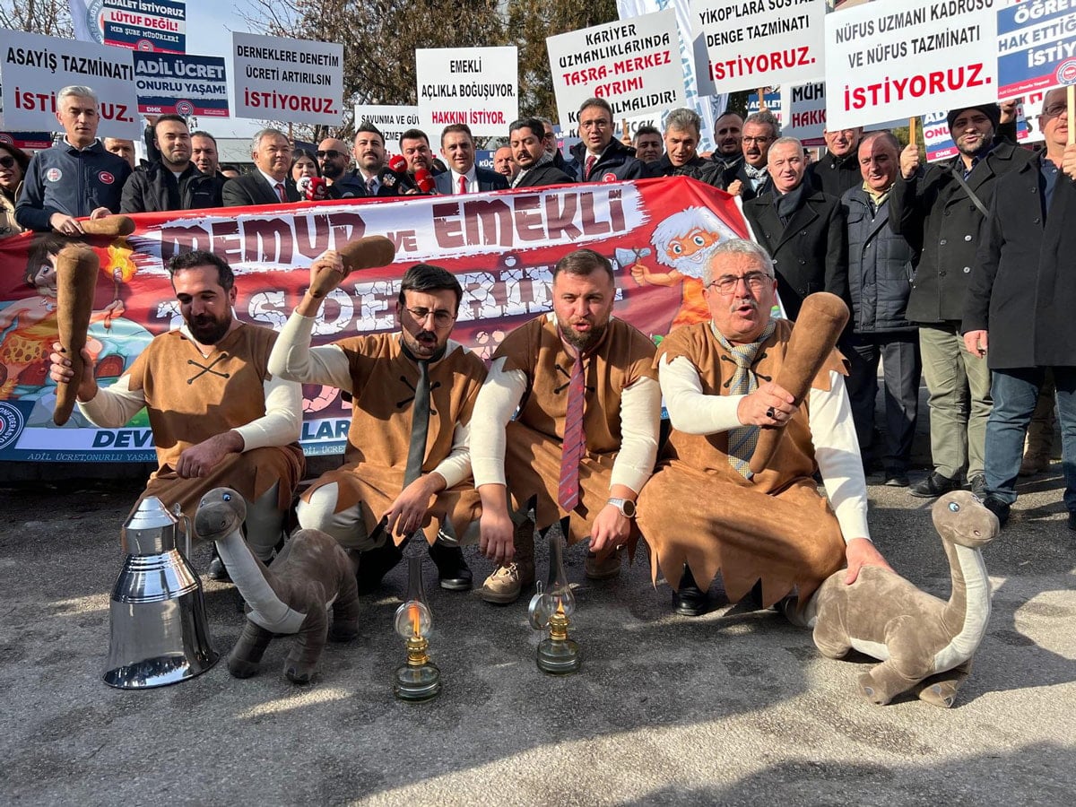 Memur ve emeklileri sokağa döktüler 1 Memur ve emeklileri sokağa döktüler