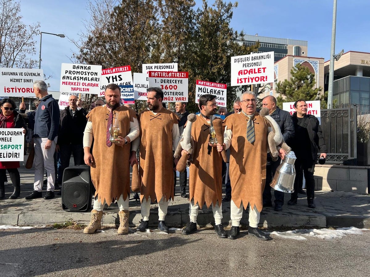 Memur ve emeklileri sokağa döktüler 2 Memur ve emeklileri sokağa döktüler