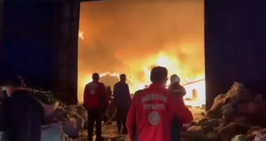 Mersin’de geri dönüşüm tesisinde yangın