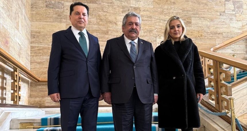 MHP’li Feti Yıldız, TBMM’de Ahmet Özer ve kızı ile bir araya geldi