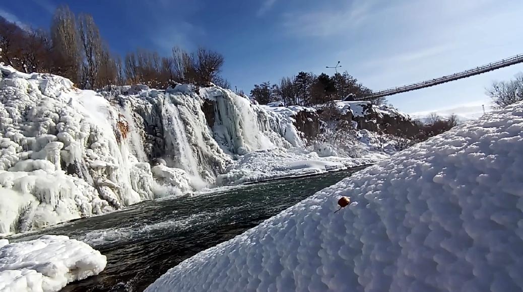 Muradiye Şelalesi buz tuttu 1 Muradiye Şelalesi buz tuttu