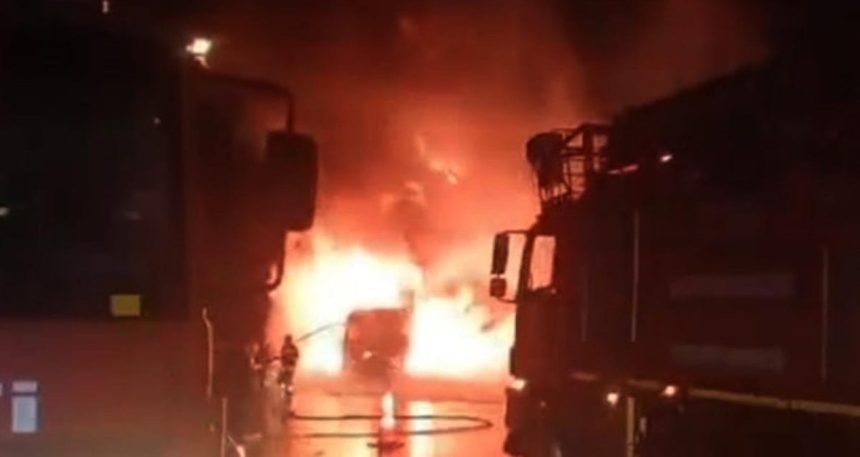 Nurdağı’nda çocuk bezi yüklü TIR alev alev yandı