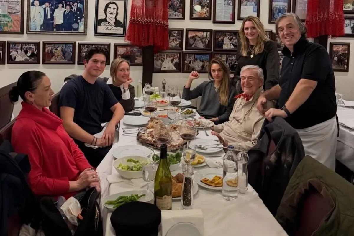 Rahmi Koç torunlarını yanına topladı, balık keyfi yaptı 1 Rahmi Koç torunlarını yanına topladı, balık keyfi yaptı