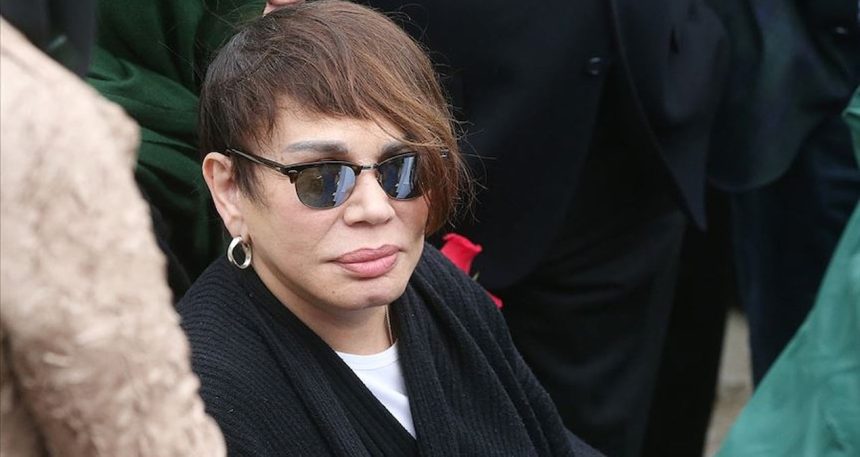 Sezen Aksu yalısında karantinaya alındı