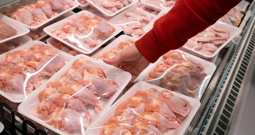 Tavuk fiyatlarına zam: Market ve kasap raflarında etiketler değişiyor